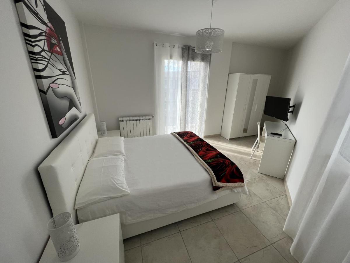 Casa Vacanze Le Tre Scimmiette ปาแตร์โน ภายนอก รูปภาพ