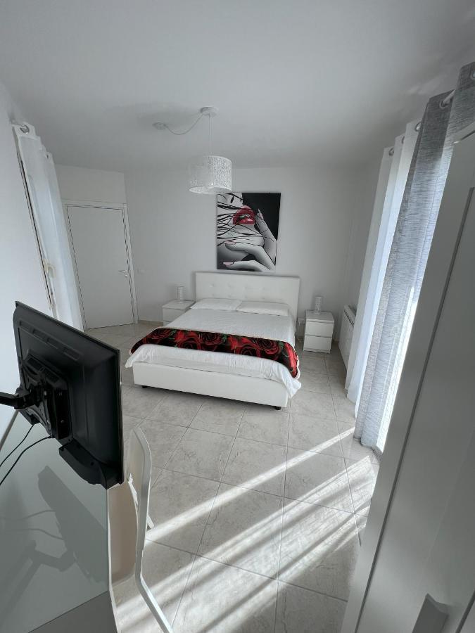 Casa Vacanze Le Tre Scimmiette ปาแตร์โน ภายนอก รูปภาพ