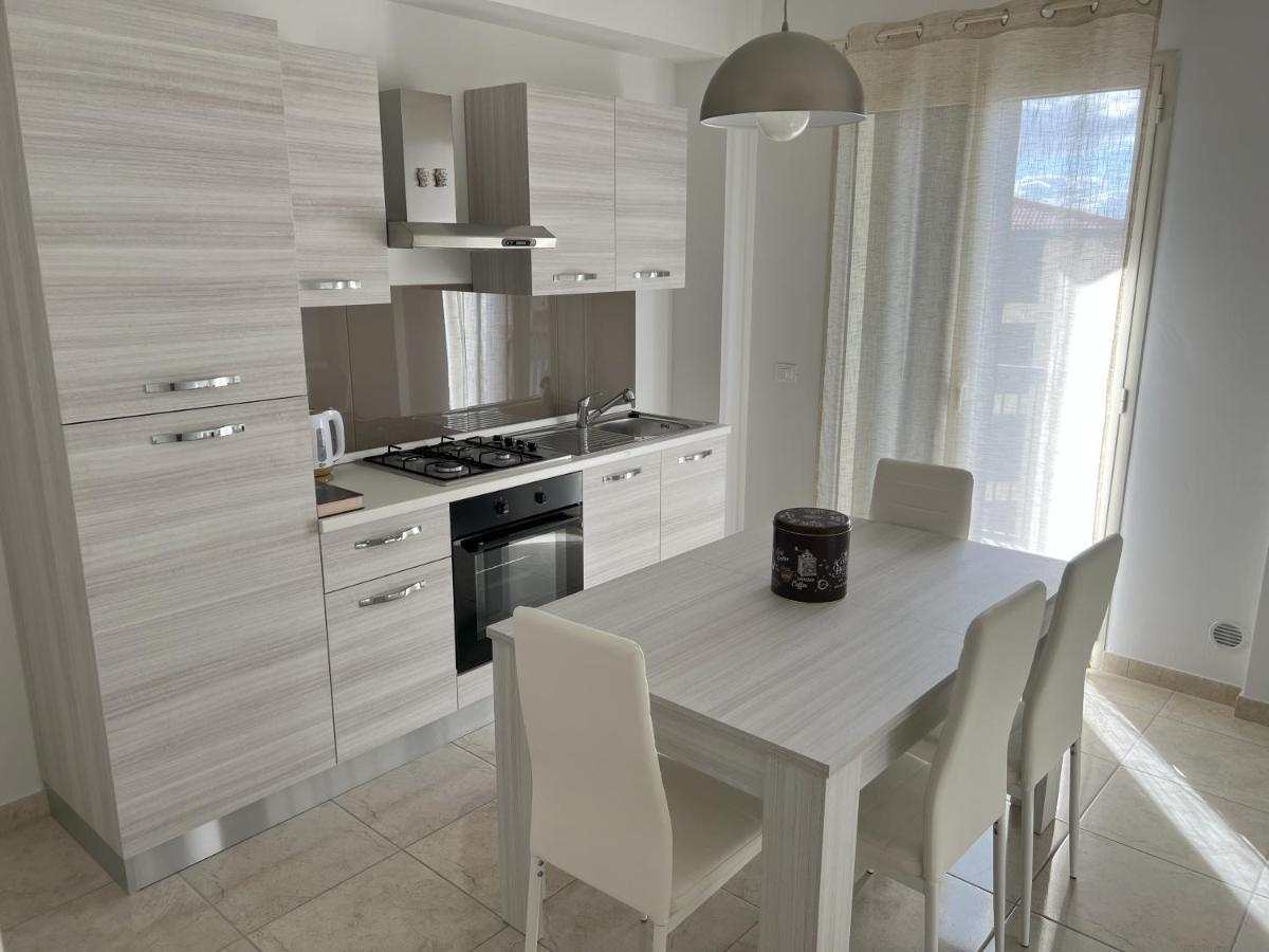 Casa Vacanze Le Tre Scimmiette ปาแตร์โน ภายนอก รูปภาพ