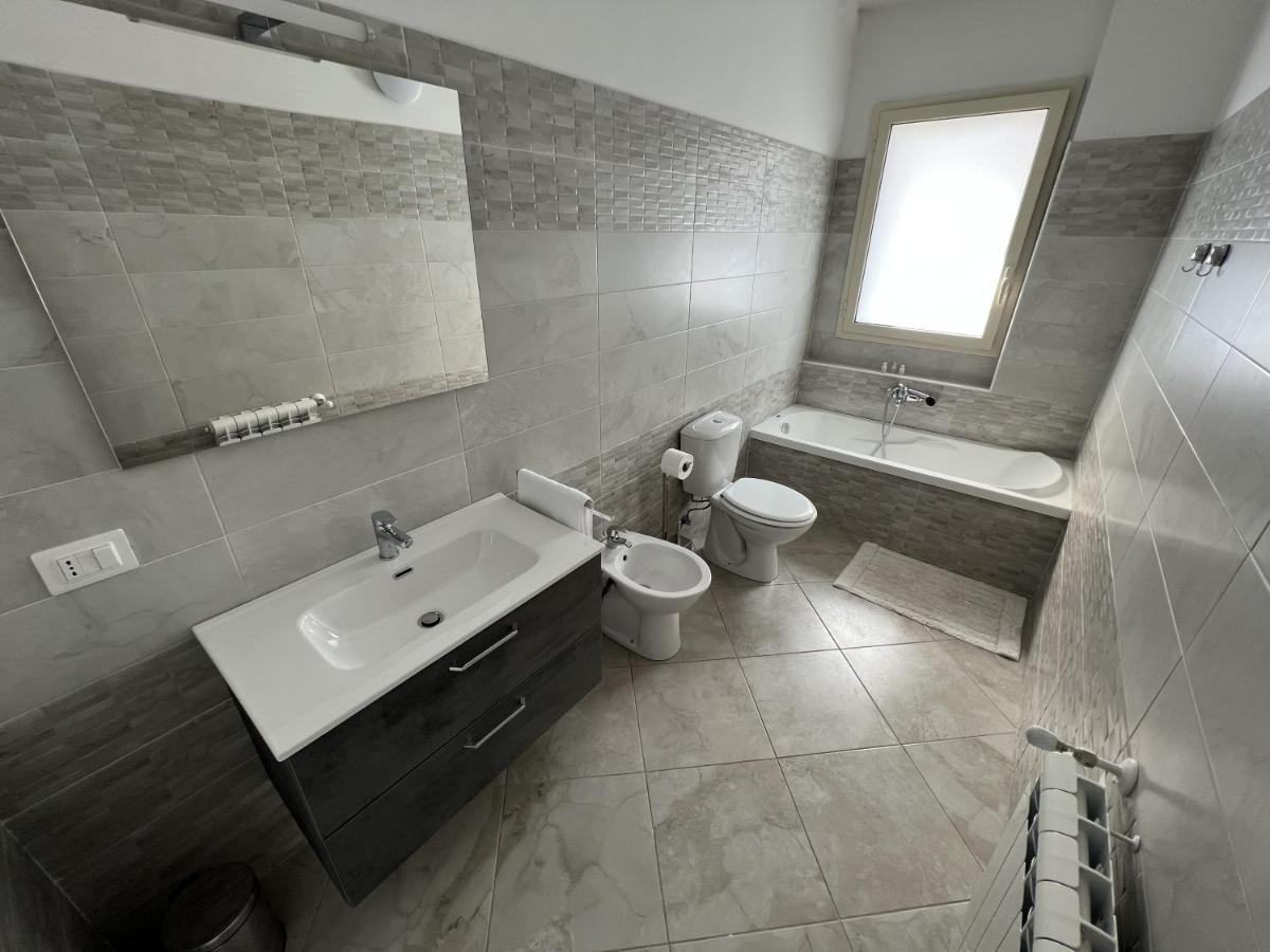 Casa Vacanze Le Tre Scimmiette ปาแตร์โน ภายนอก รูปภาพ